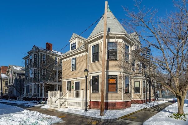 Exterior, Facade, Queen Anne Victorian
