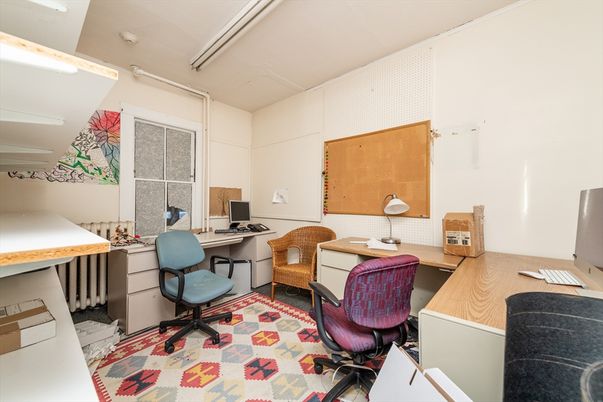 Home Office, Interior