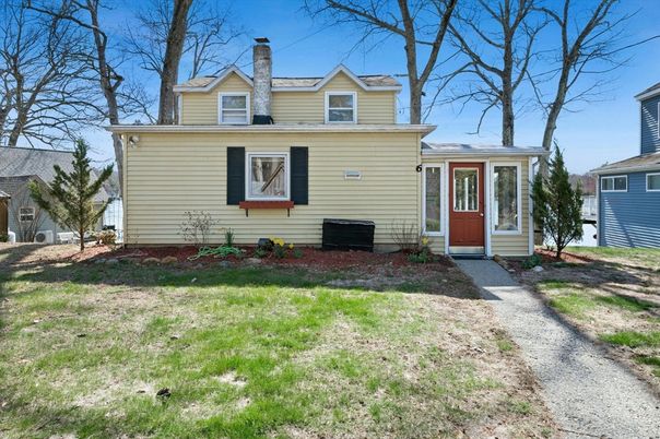 Exterior, Facade, American Foursquare