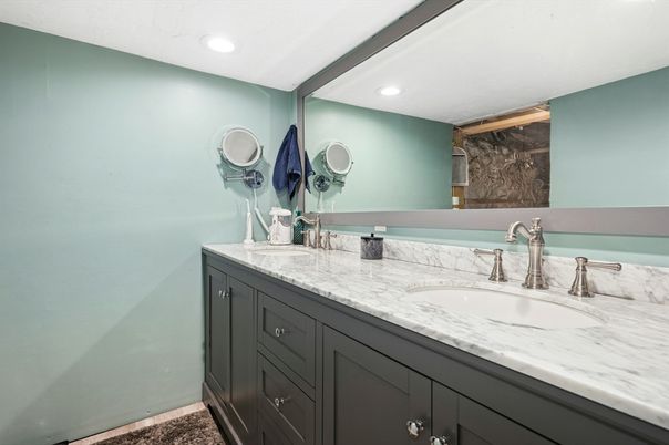Bathroom, Interior, Recessed Lighting
