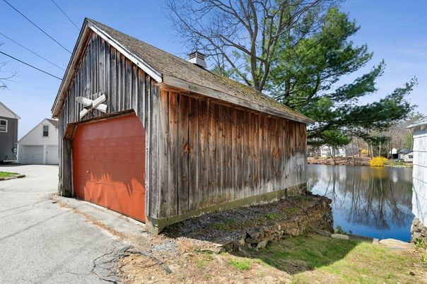 Detached Garage, Exterior