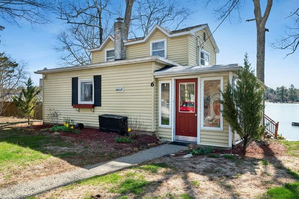 Exterior, Facade, American Foursquare