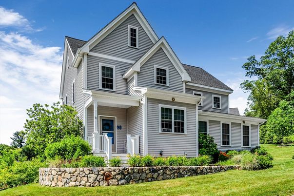 Exterior, Facade, Farmhouse