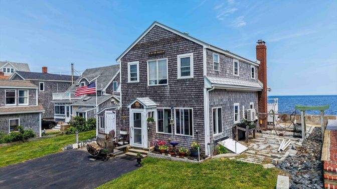 Exterior, Facade, Water, Rowhouse