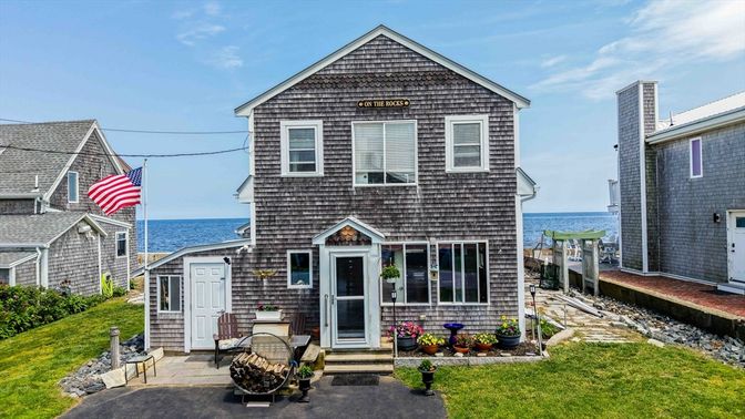 Exterior, Facade, Water, Rowhouse