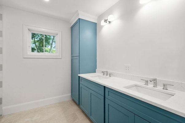 Bathroom, Dual Sink Vanities, Interior, Recessed Lighting