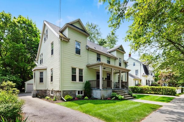 Exterior, Facade, Queen Anne Victorian