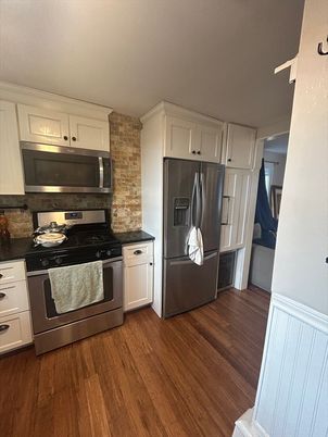 Interior, Kitchen, Stainless Steel Appliances, Wood Texture Flooring
