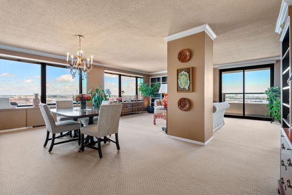 Chandelier, Dining room, Interior, Living room