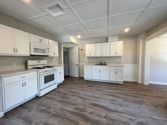 Interior, Kitchen, Recessed Lighting, Wood Texture Flooring