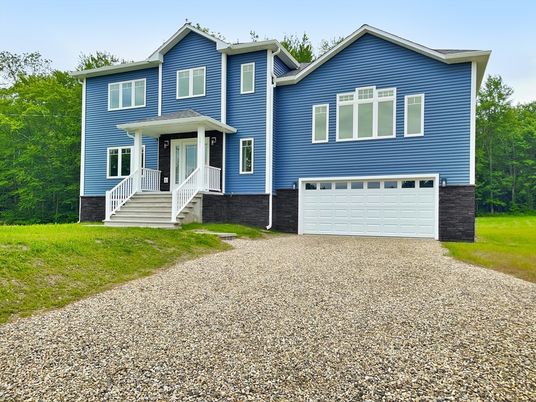 Attached, Exterior, Facade, Farmhouse