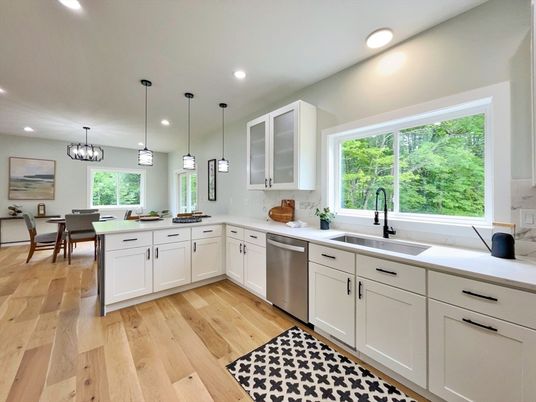 Chandelier, Dining room, Interior, Kitchen, Pendant Lights, Recessed Lighting, Wood Texture Flooring