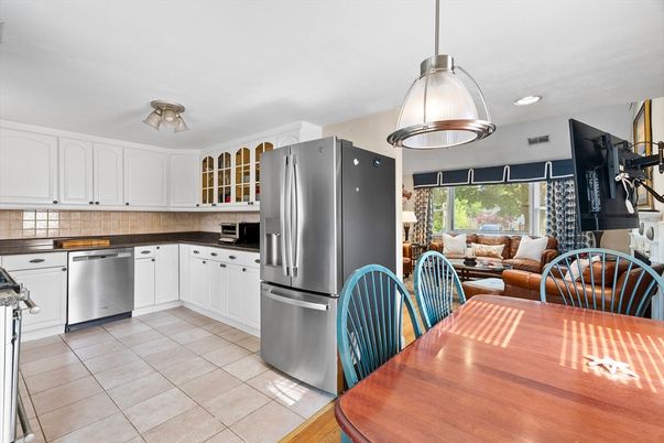 Dining room, Interior, Kitchen, Living room, Pendant Lights, Recessed Lighting, Stainless Steel Appliances