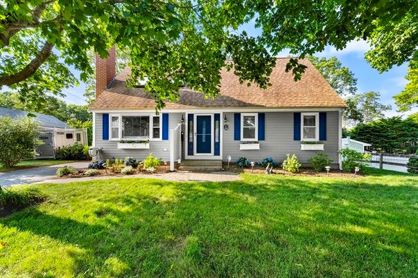 Exterior, Facade, Cape Cod
