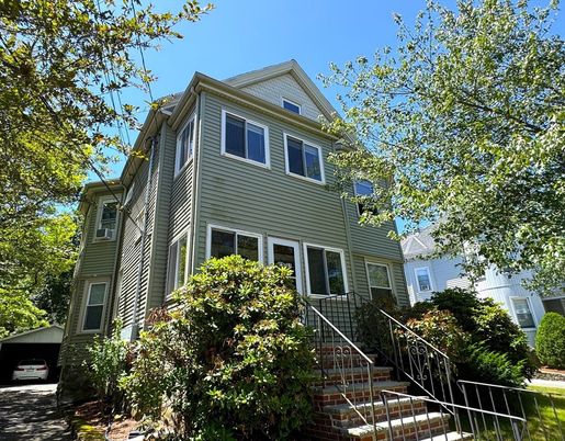 Exterior, Facade, Queen Anne Victorian