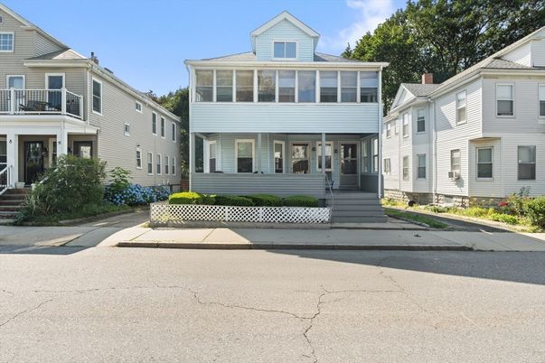 Exterior, Facade, American Foursquare