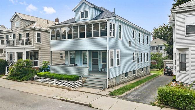 Exterior, Facade, Queen Anne Victorian