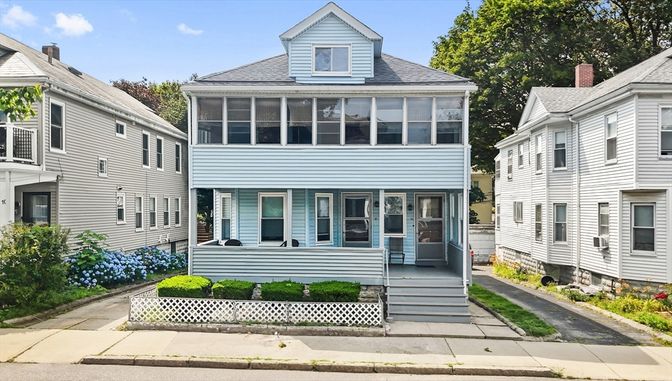 Exterior, Facade, American Foursquare