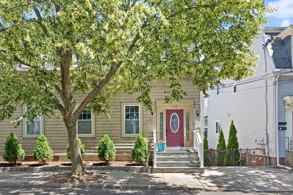 Exterior, Facade, Cape Cod