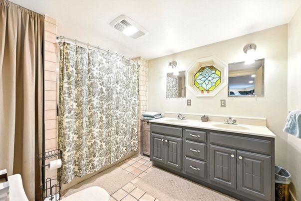 Bathroom, Dual Sink Vanities, Interior