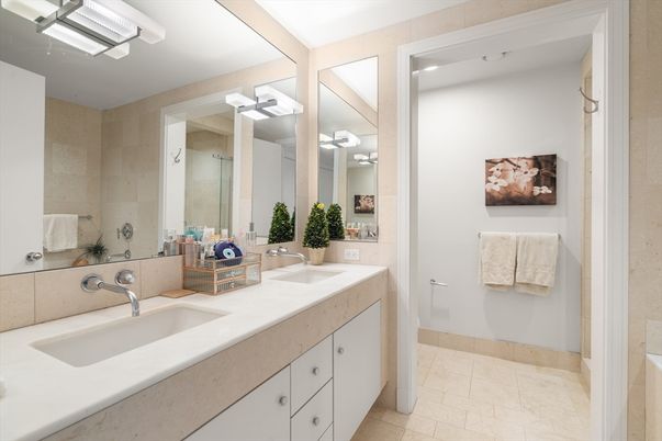 Bathroom, Dual Sink Vanities, Interior, Recessed Lighting