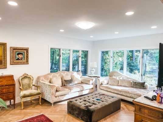 Interior, Living room, Recessed Lighting, Wood Texture Flooring