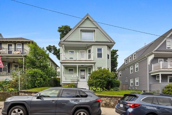 Exterior, Facade, Queen Anne Victorian