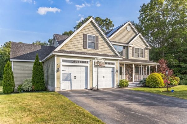 Attached, Exterior, Facade, Farmhouse