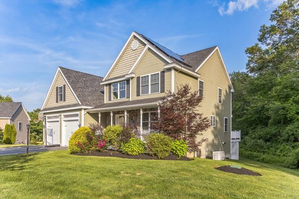 Attached, Exterior, Facade, Farmhouse