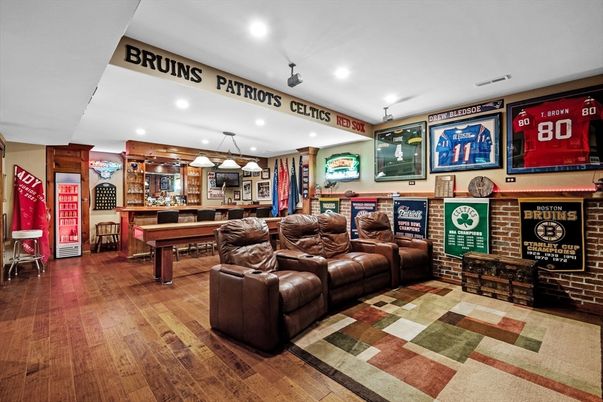 Game Room, Interior, Living room, Pendant Lights, Recessed Lighting, Wood Texture Flooring