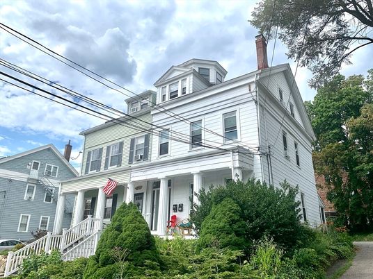 Exterior, Facade, American Foursquare