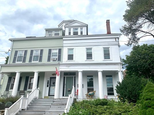 Exterior, Facade, American Foursquare