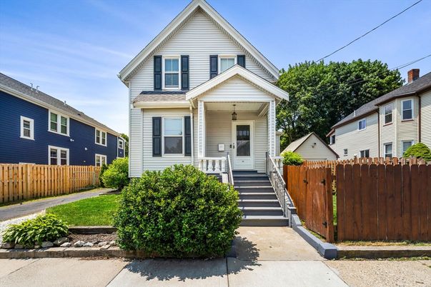 Exterior, Facade, Queen Anne Victorian