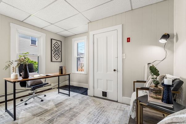 Home Office, Interior