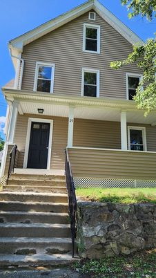 Attached, Exterior, Facade, Queen Anne Victorian