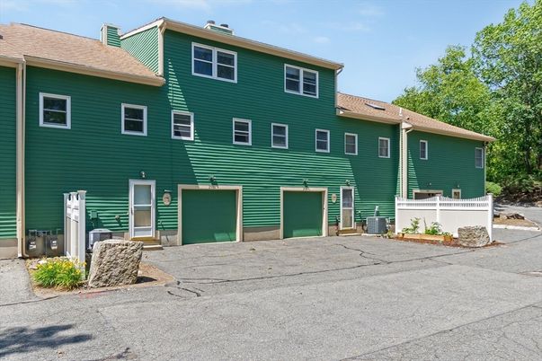 Attached, Exterior, Facade, Rowhouse
