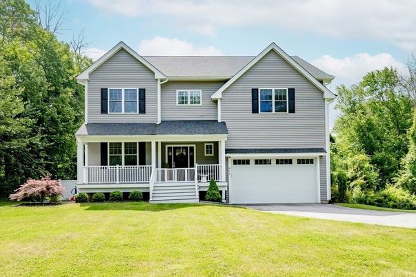 Attached, Exterior, Facade, Farmhouse