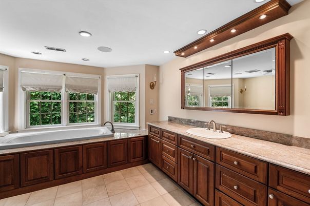 Bathroom, Dual Sink Vanities, Interior, Recessed Lighting