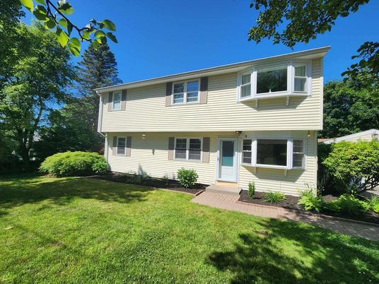 Exterior, Facade, Raised Ranch