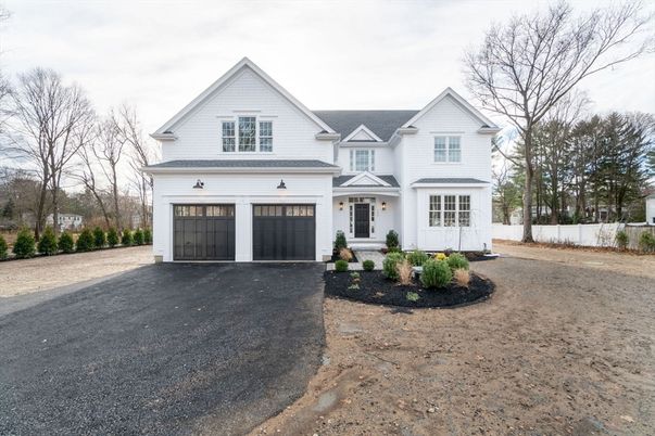 Attached, Exterior, Facade, Farmhouse