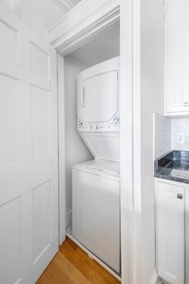 Interior, Utility Closets, Washer, Wood Texture Flooring