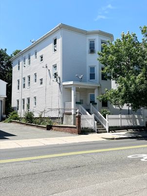 Exterior, Facade, Rowhouse