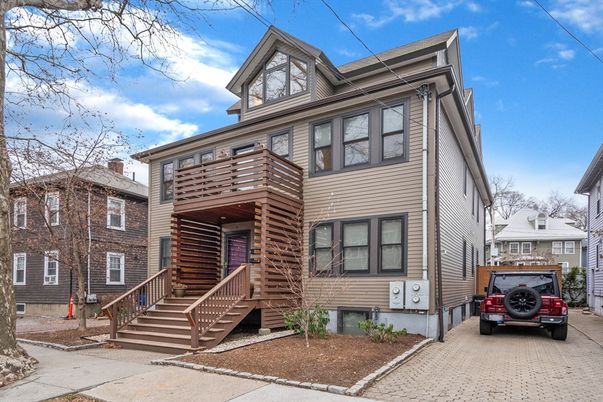 Exterior, Facade, Rowhouse