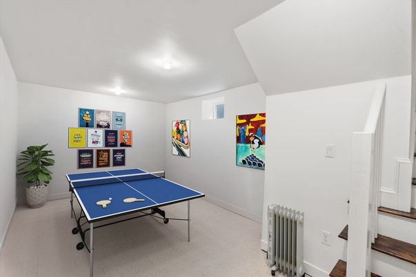 Game Room, Interior