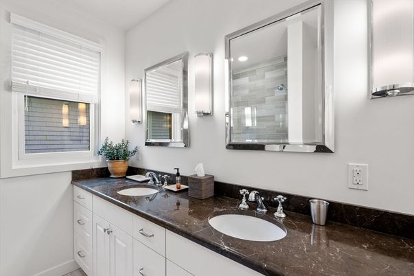 Bathroom, Dual Sink Vanities, Interior, Recessed Lighting