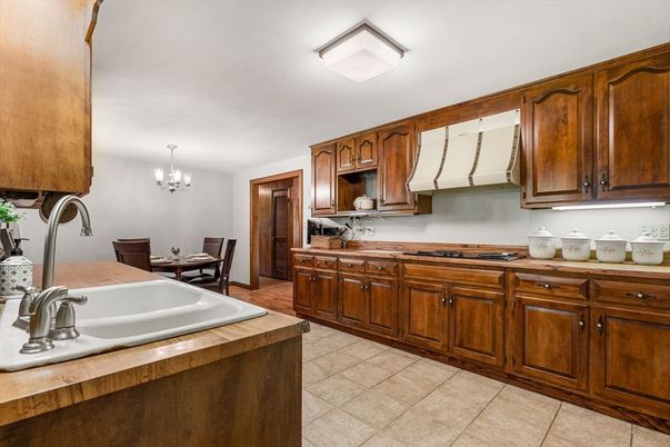 Chandelier, Dining room, Interior, Kitchen