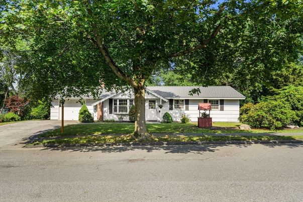 Attached, Exterior, Facade, Ranch