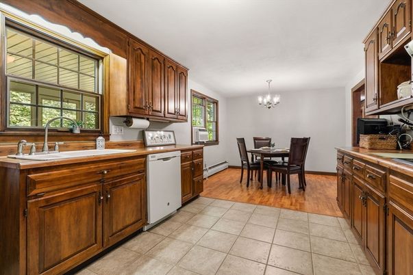Chandelier, Dining room, Interior, Kitchen, Wood Texture Flooring