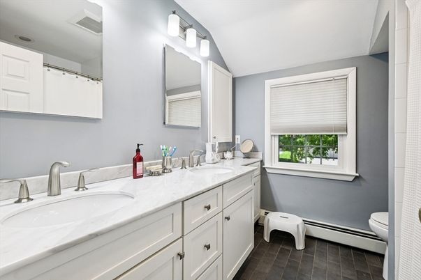 Bathroom, Dual Sink Vanities, Interior