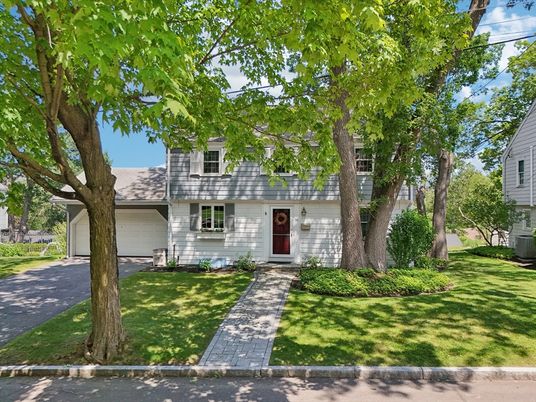 Attached, Exterior, Facade, Cape Cod